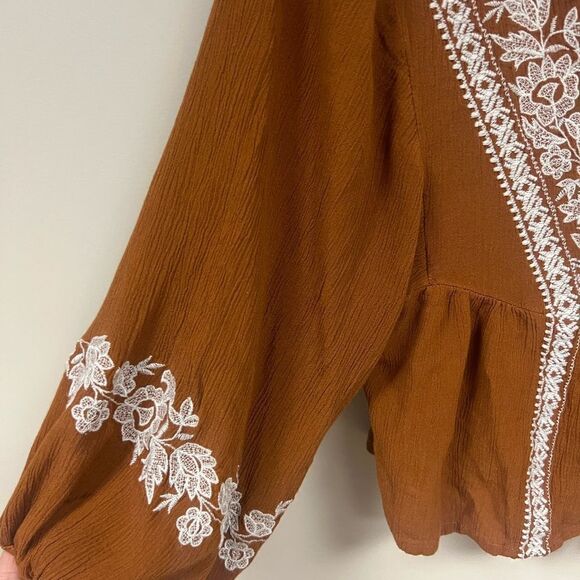 - American Eagle boho embroidered top.  Size XS - Picture 5 of 7